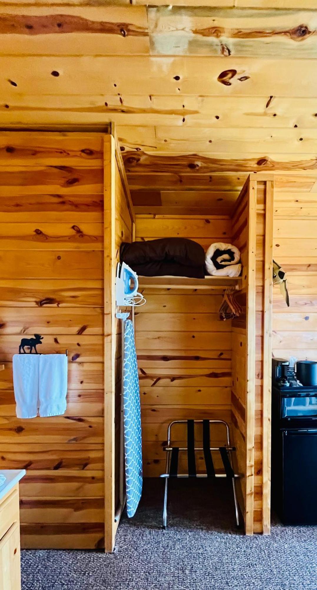 Badlands Frontier Cabins Wall Luaran gambar