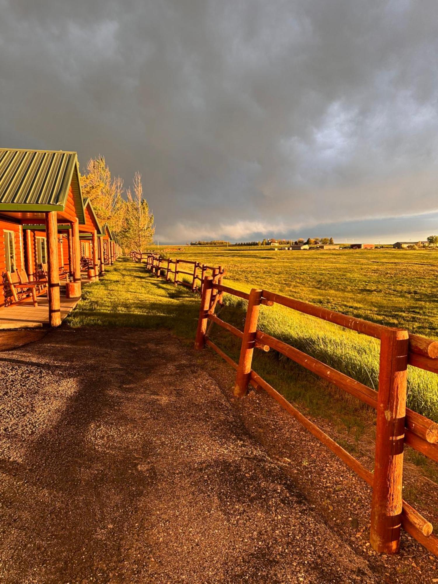 Badlands Frontier Cabins Wall Luaran gambar