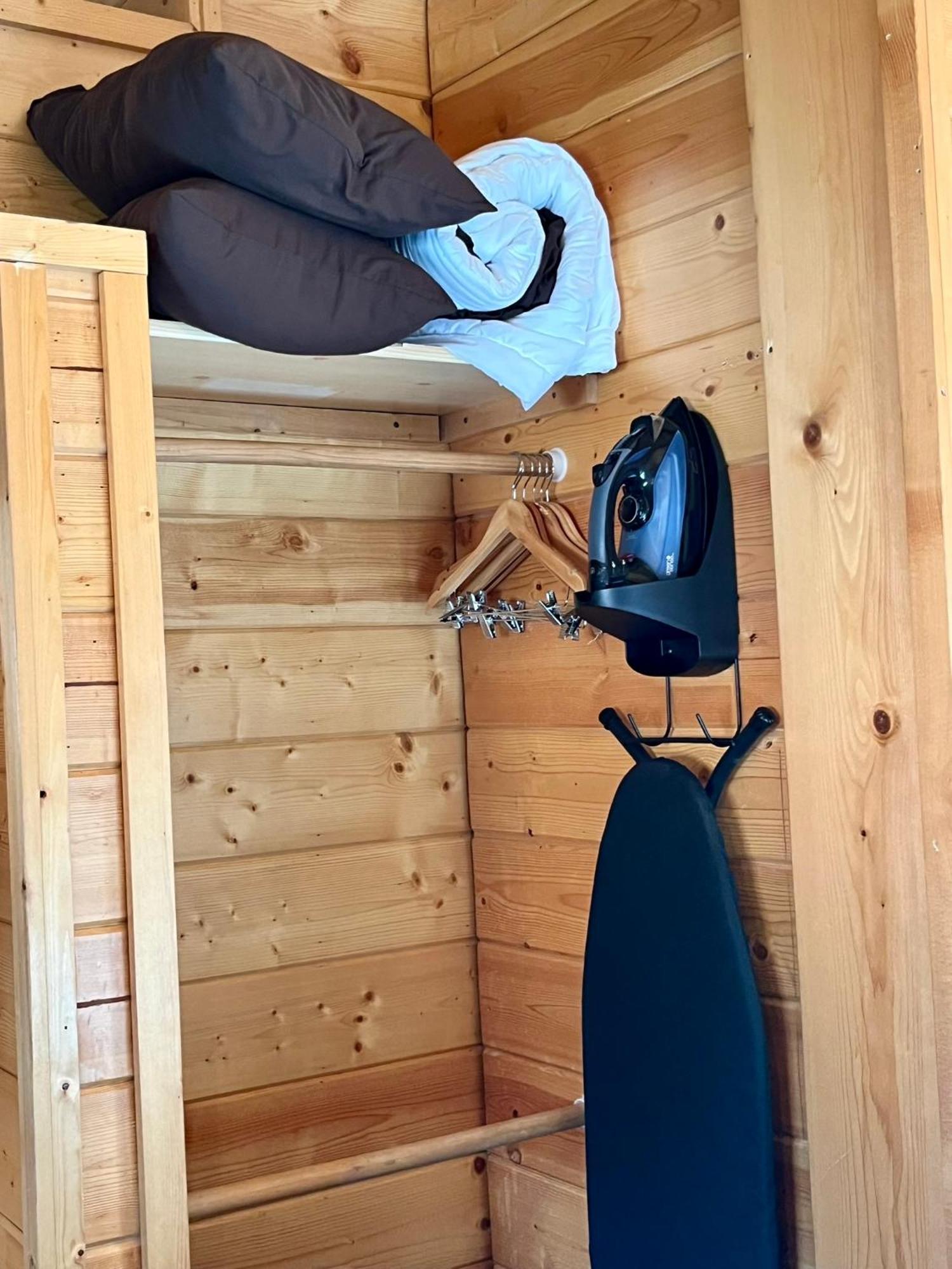 Badlands Frontier Cabins Wall Luaran gambar